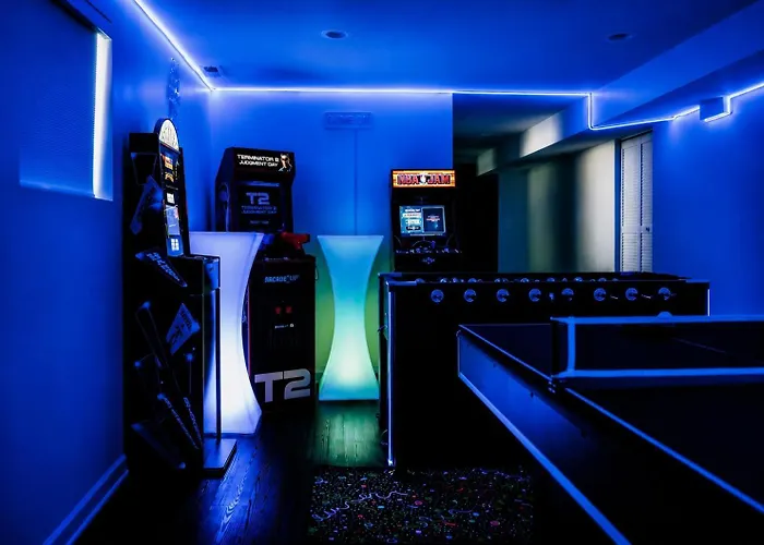 Sleeps 18 • 8br • Game • Gym • Theater Сasa de vacaciones Chicago