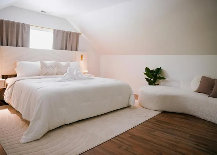 Сasa de vacaciones Sleeps 18 • 8br • Game • Gym • Theater
