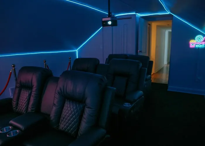 Sleeps 18 • 8br • Game • Gym • Theater *