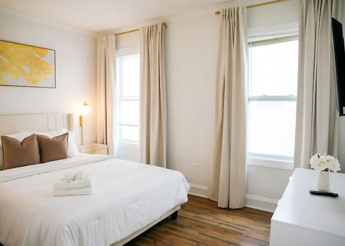 Sleeps 18 • 8br • Game • Gym • Theater Сasa de vacaciones Chicago