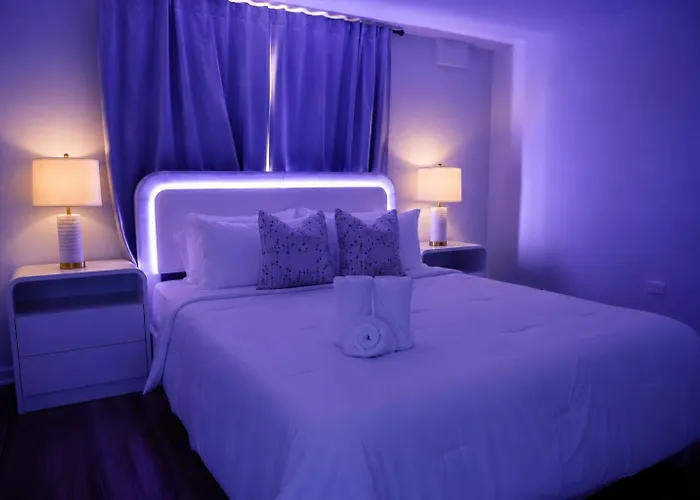 Sleeps 18 • 8br • Game • Gym • Theater Сasa de vacaciones Chicago