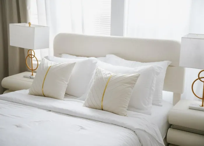 Sleeps 18 • 8br • Game • Gym • Theater Chicago
