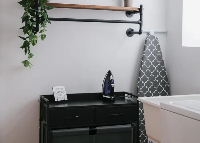 Sleeps 18 • 8br • Game • Gym • Theater Chicago